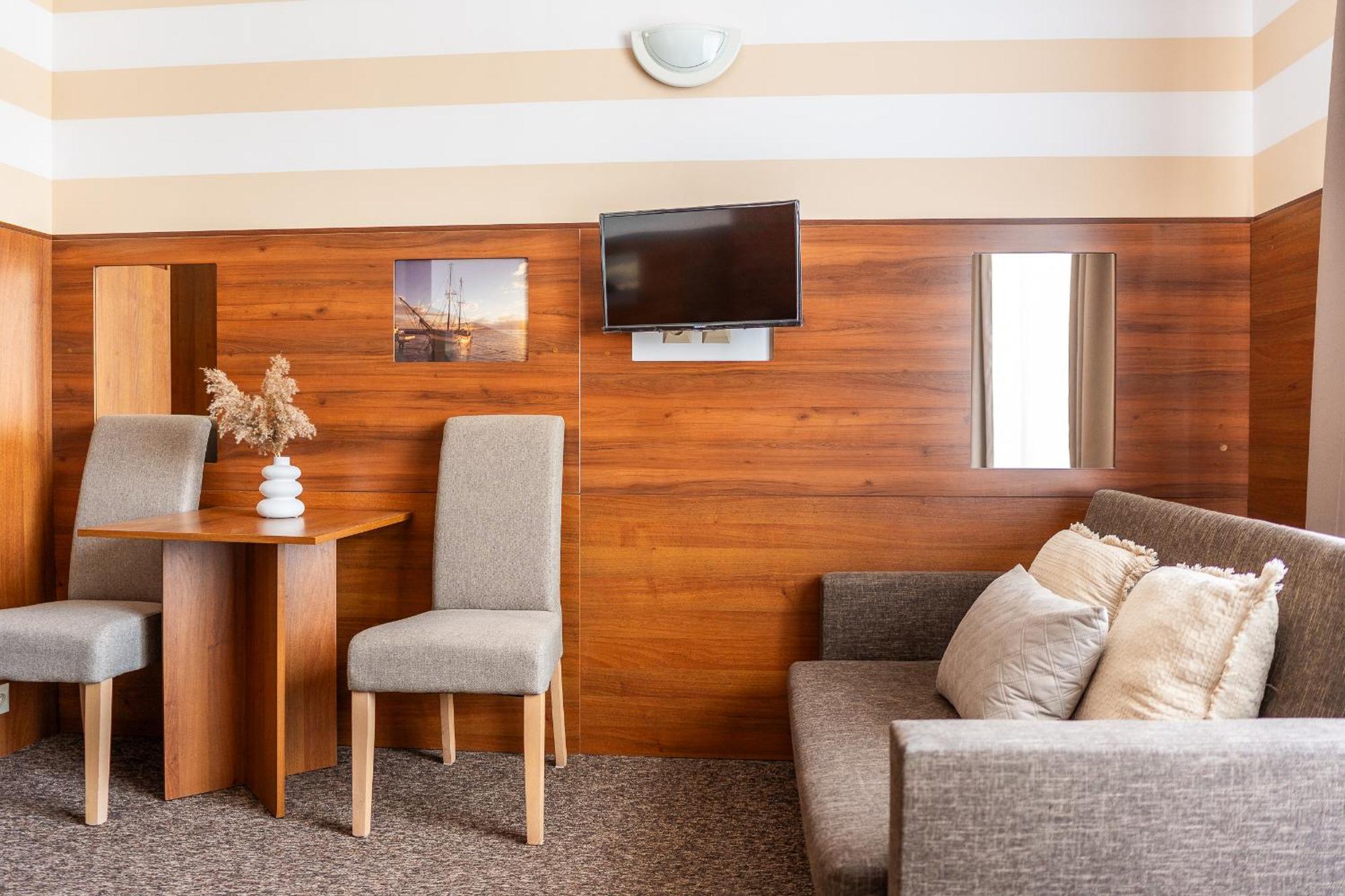 Max Apartamenty - Pokoje - Domki - Restauracja - Basen Mielno  Bagian luar foto